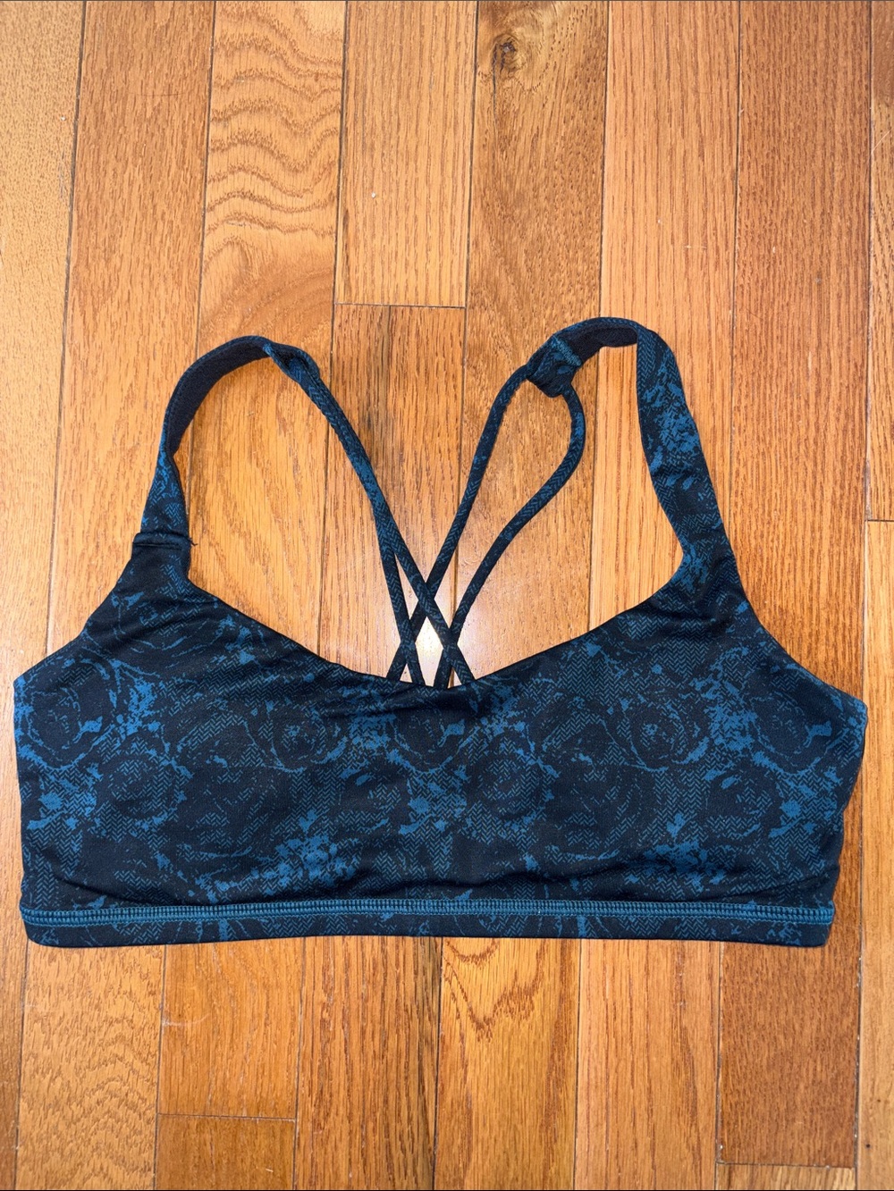Lululemon strappy sports bra size 6